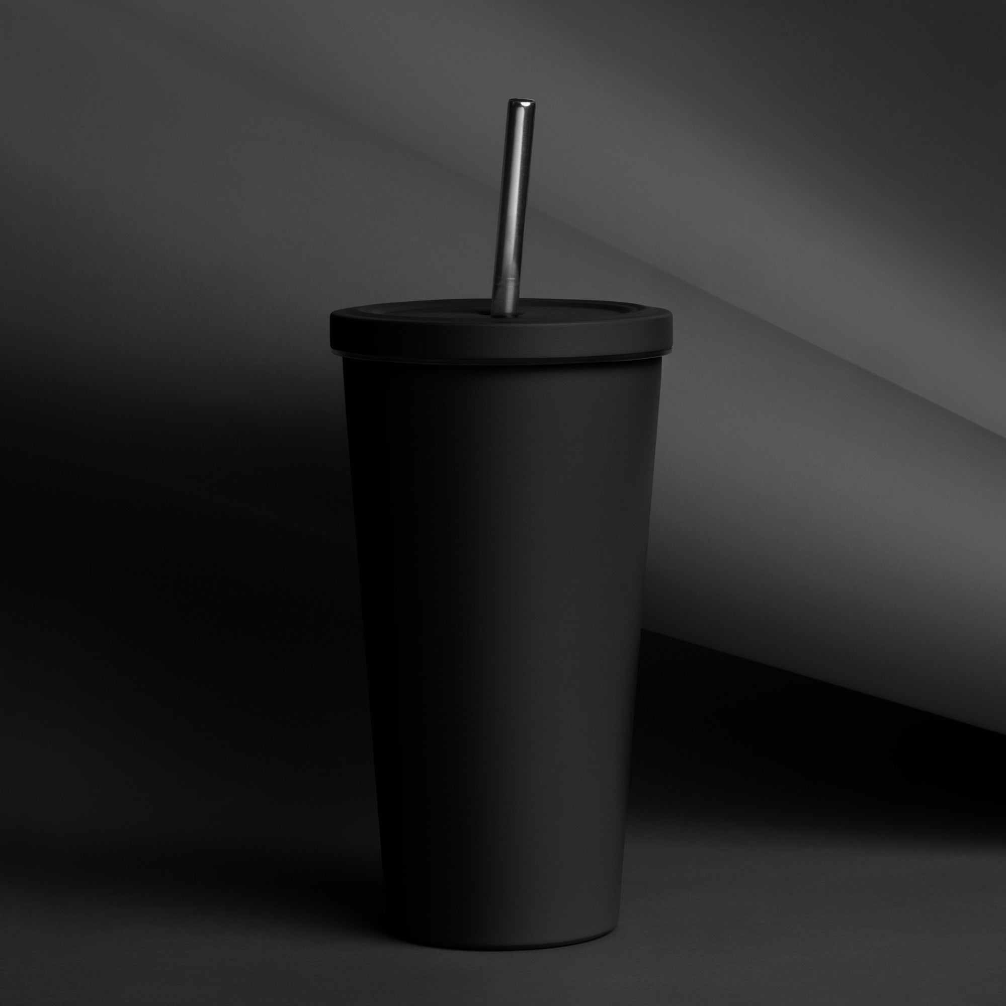 Insulated tumbler with a straw - BLACK